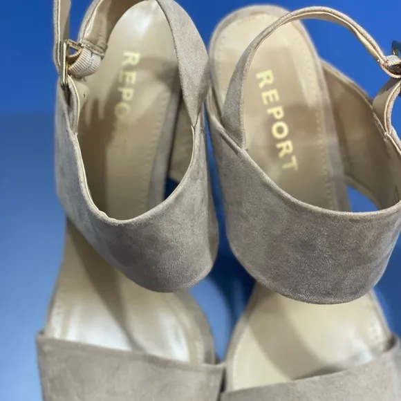 Report Beige Size 10 Sandals Heels Suede