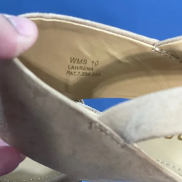 Report Beige Size 10 Sandals Heels Suede