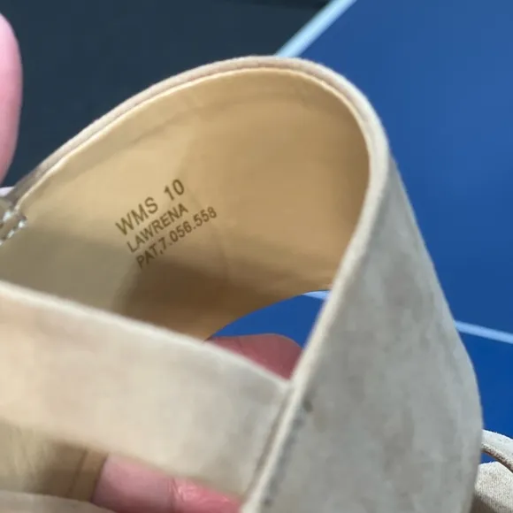 Report Beige Size 10 Sandals Heels Suede
