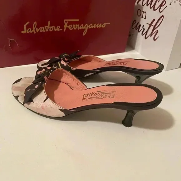 Salvatore Ferragamo gorgeous floral sandals with 2.5 inches heels good condition