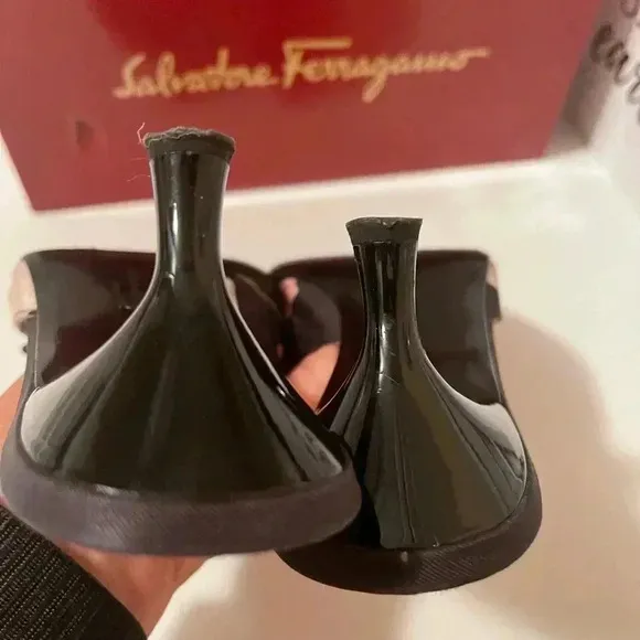 Salvatore Ferragamo gorgeous floral sandals with 2.5 inches heels good condition