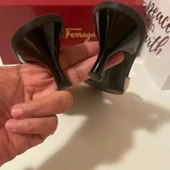 Salvatore Ferragamo gorgeous floral sandals with 2.5 inches heels good condition