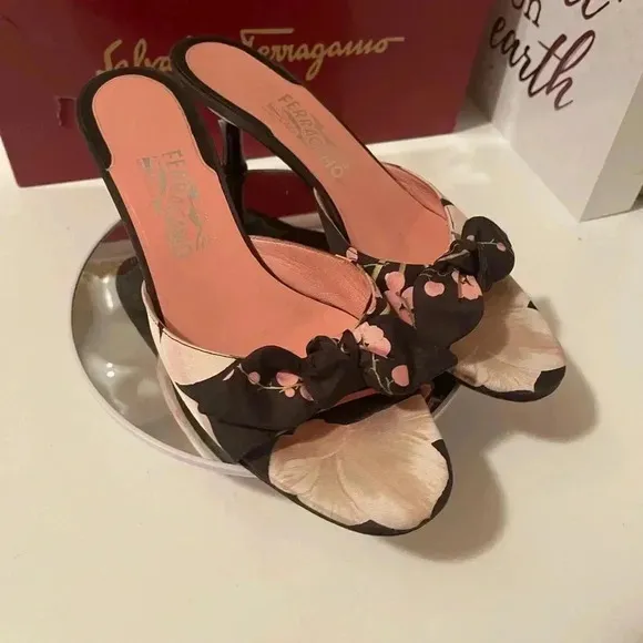 Salvatore Ferragamo gorgeous floral sandals with 2.5 inches heels good condition