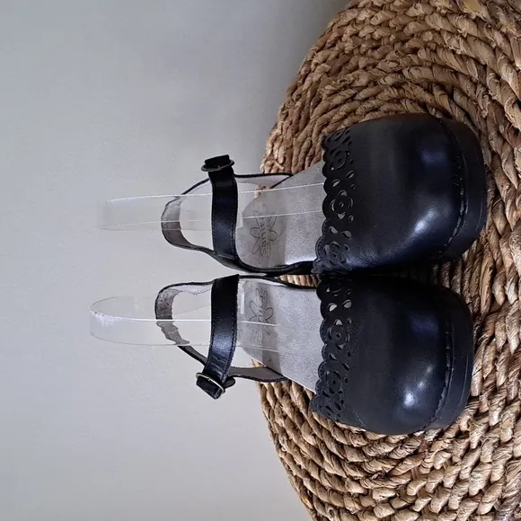 Sanita Womens Sansi Black Laser Cut Leather Clog Sandals EU38/US7.5-8
