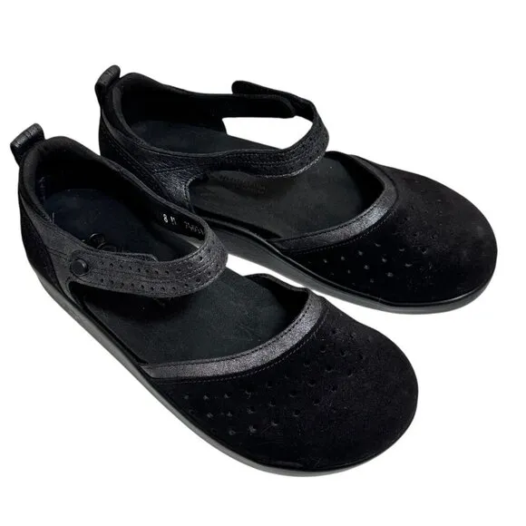 SAS Eden Black Perforated Closed Toe Comfort Sandals szie 8 M Excellent