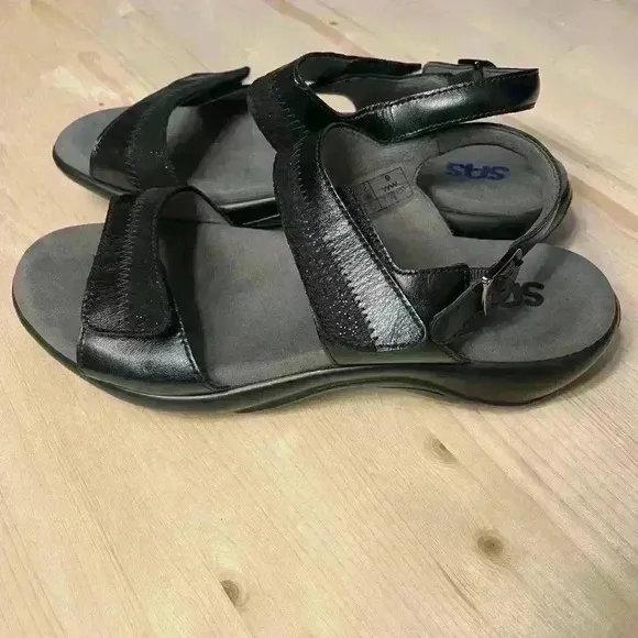 SAS Nudu Women’s size 9WW Black/Gray Leather Cushioned Adjustable Sandals EUC