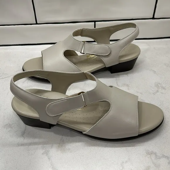 SAS Suntimer Heel Strap Sandal Pearl Bone Size 11