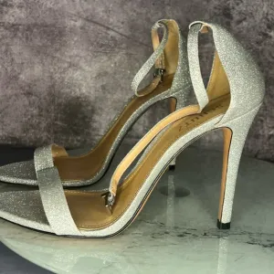 Shimmery silver simple minimalistic heels sandals
