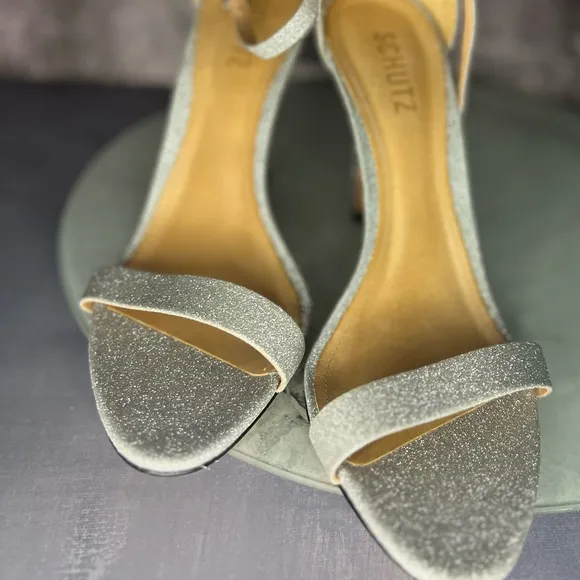 Shimmery silver simple minimalistic heels sandals