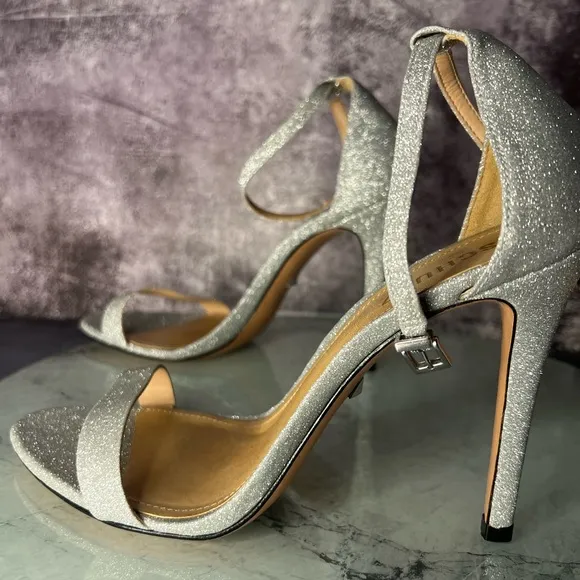 Shimmery silver simple minimalistic heels sandals