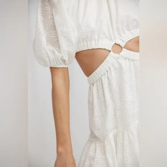 SIGNIFICANT OTHER Skyler Cut- out Dress in Ivory Size US 4 🤍
