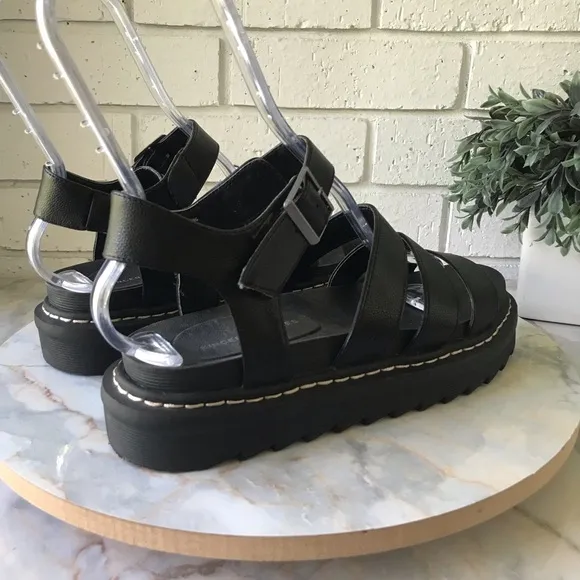 Sincerely Jules Daring Black Chunky Platform Sandals Size 9