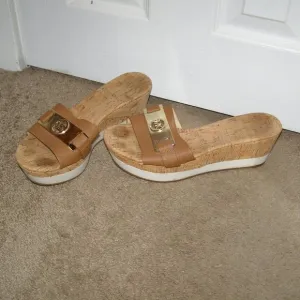 Size 10 EUC Michael Kors Platform Sandals