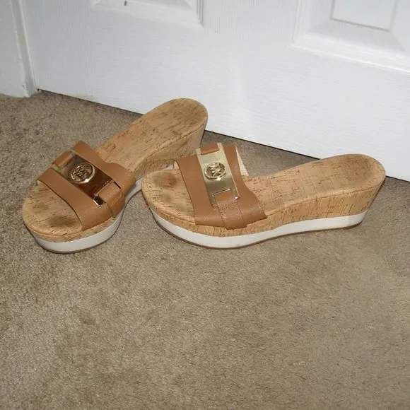 Size 10 EUC Michael Kors Platform Sandals