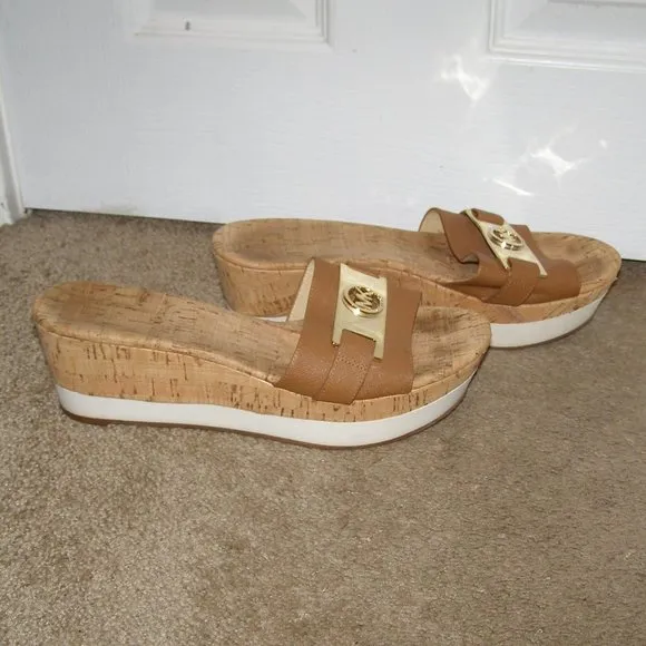 Size 10 EUC Michael Kors Platform Sandals
