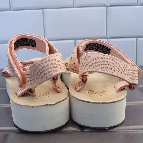 SIZE 7. TEVA MIDFORM UNIVERSAL GEOMETRIC Women’s sport sandal.