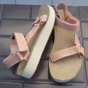 SIZE 7. TEVA MIDFORM UNIVERSAL GEOMETRIC Women’s sport sandal.