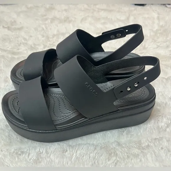 Size 8 Women’s Croc Brooklyn Low Wedge Platform Sandals