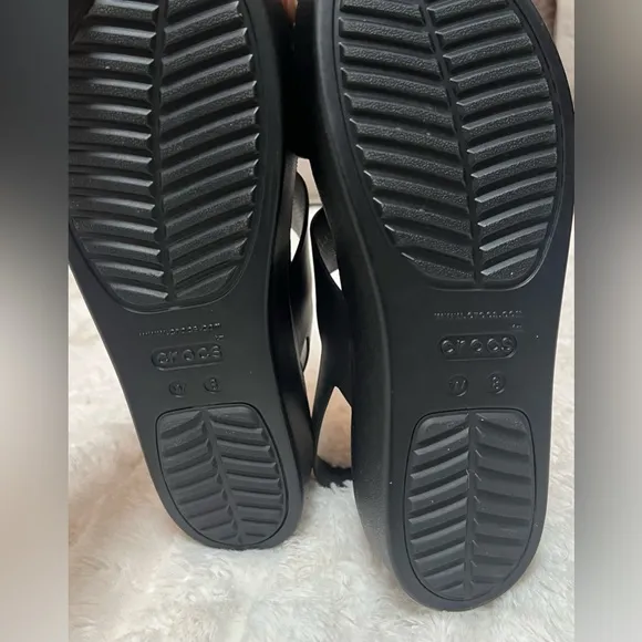Size 8 Women’s Croc Brooklyn Low Wedge Platform Sandals