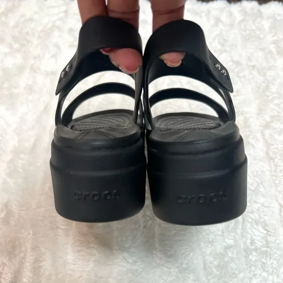 Size 8 Women’s Croc Brooklyn Low Wedge Platform Sandals