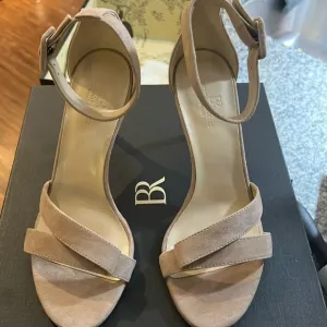 Size 9, 10 Banana Republic Women’s TERRAZZO SUEDE HIGH-HEEL SANDAL Taupe