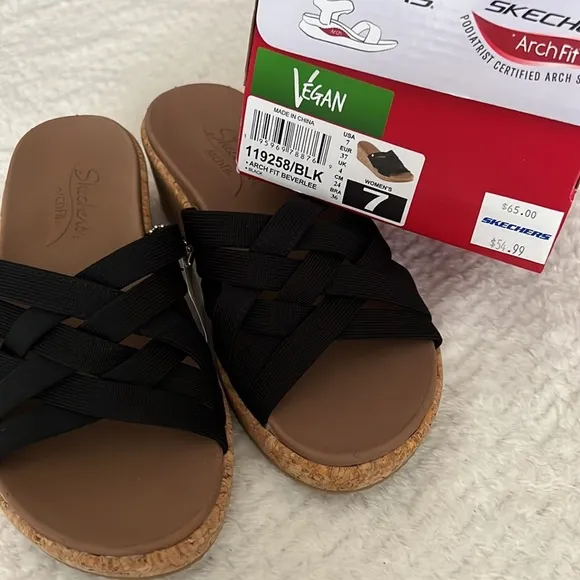 Skechers Women Arch Fit Black Wedge Sandals Size 7 New in Box