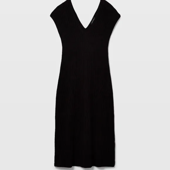 Sleeveless V-Neck Sweater Dress - Brand New - NEVER WORN - Black