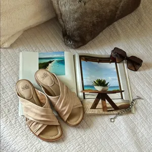 Sofft Fallon comfy leather nude low heel slip on peep toe sandals 10 women’s