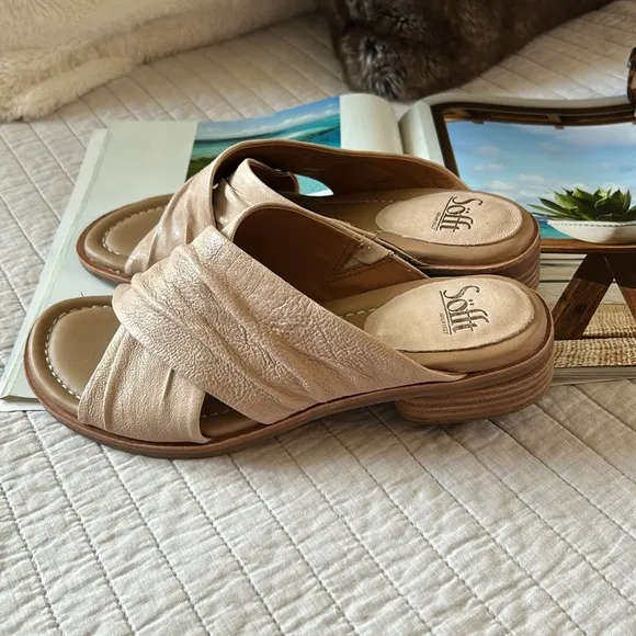 Sofft Fallon comfy leather nude low heel slip on peep toe sandals 10 women’s