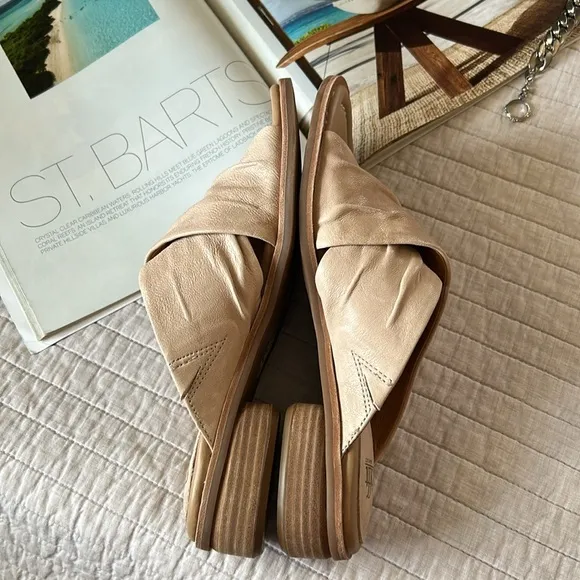 Sofft Fallon comfy leather nude low heel slip on peep toe sandals 10 women’s