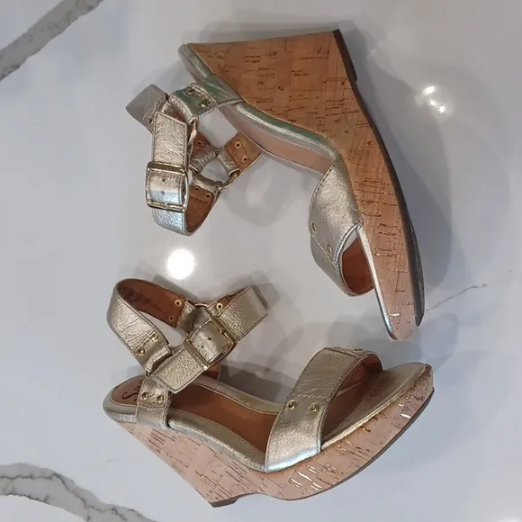 SOFFT Metallic Gold Cork platform wedge sandals Size 7 New