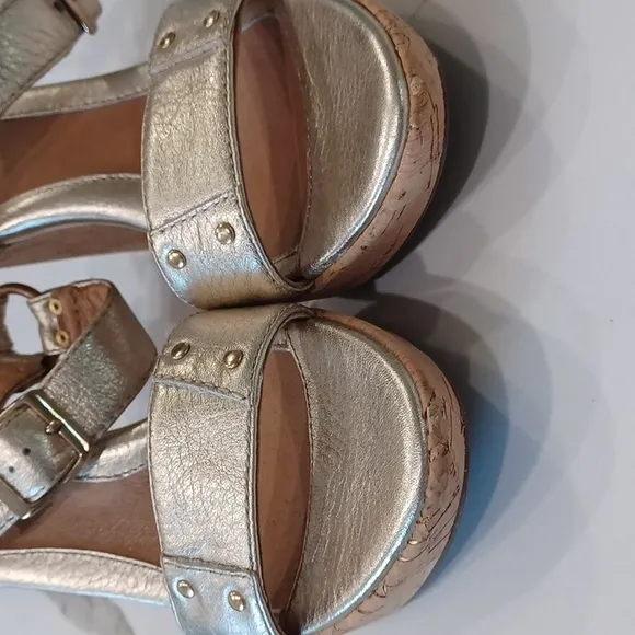 SOFFT Metallic Gold Cork platform wedge sandals Size 7 New