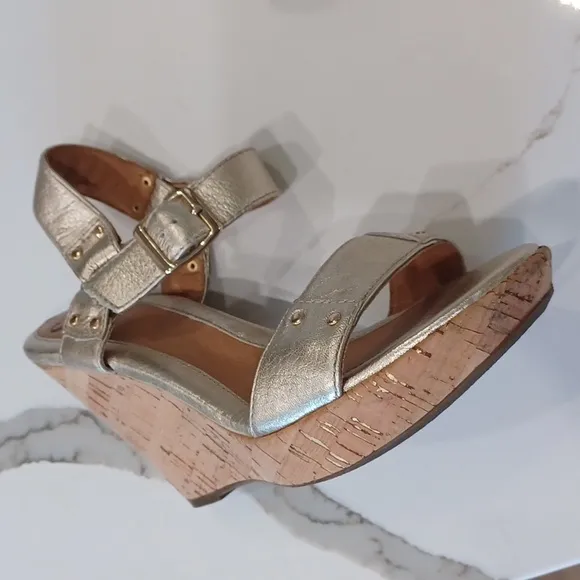 SOFFT Metallic Gold Cork platform wedge sandals Size 7 New