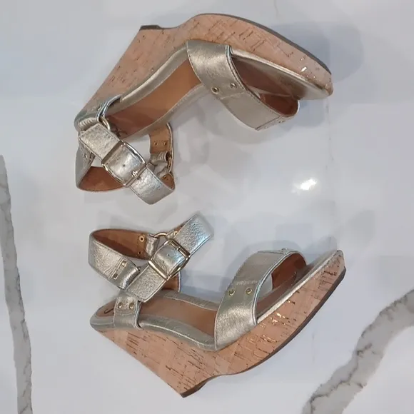 SOFFT Metallic Gold Cork platform wedge sandals Size 7 New