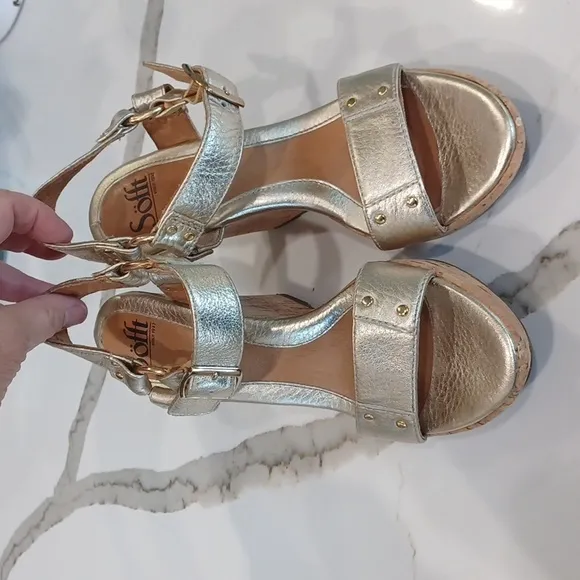 SOFFT Metallic Gold Cork platform wedge sandals Size 7 New