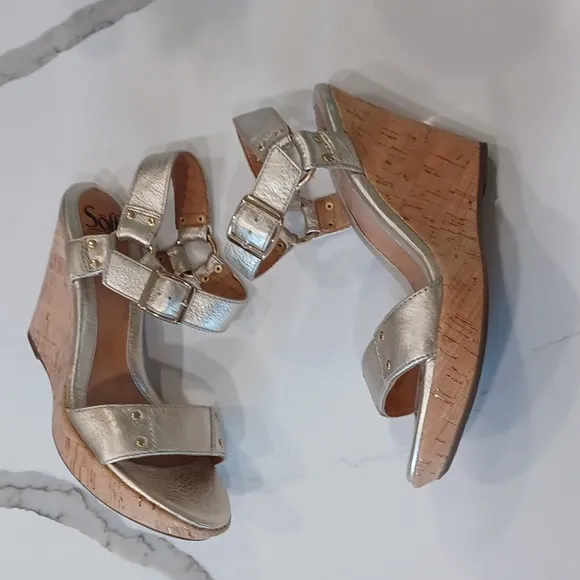 SOFFT Metallic Gold Cork platform wedge sandals Size 7 New