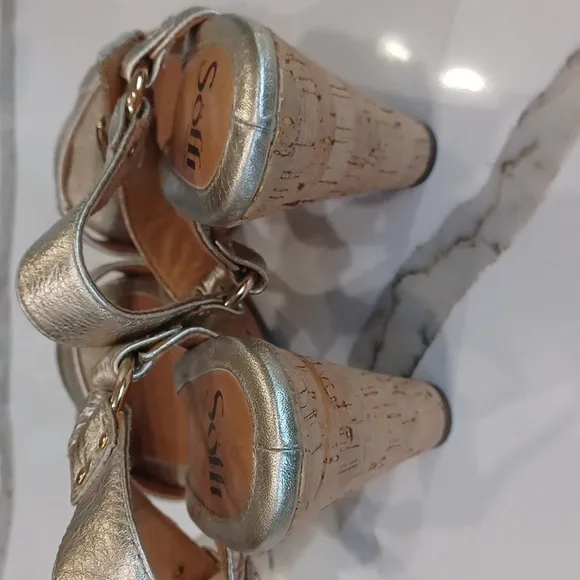 SOFFT Metallic Gold Cork platform wedge sandals Size 7 New