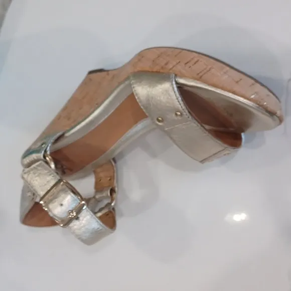 SOFFT Metallic Gold Cork platform wedge sandals Size 7 New
