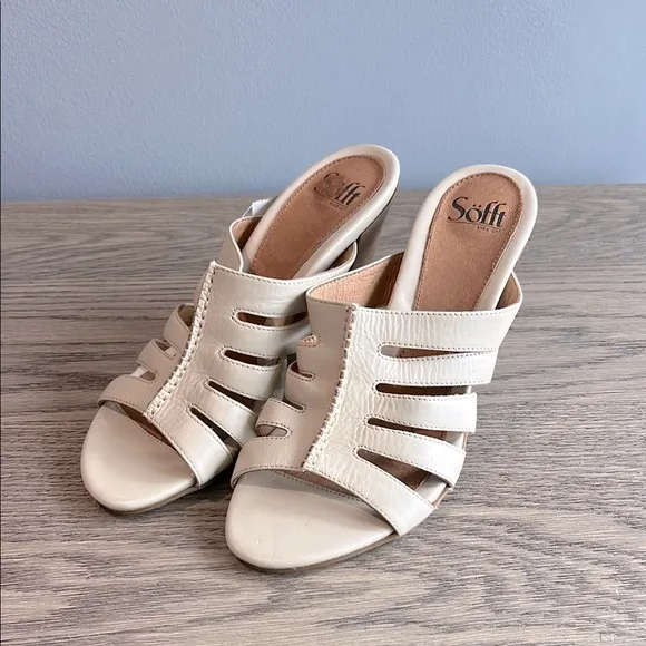 Sofft NWT Strappy Heeled Sandals Leather Cream Ivory Wood Heels Size 9 1/2