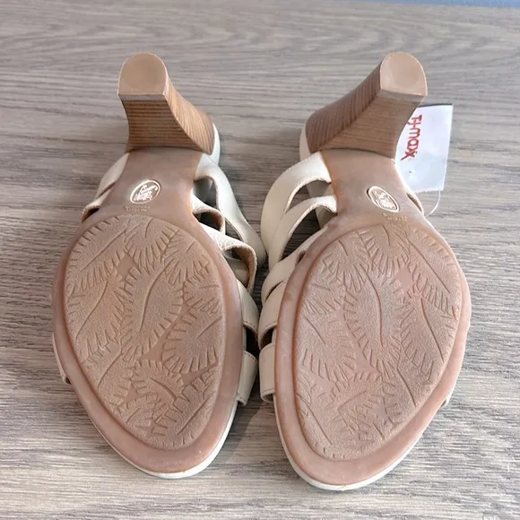 Sofft NWT Strappy Heeled Sandals Leather Cream Ivory Wood Heels Size 9 1/2