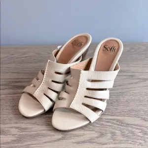 Sofft NWT Strappy Heeled Sandals Leather Cream Ivory Wood Heels Size 9 1/2