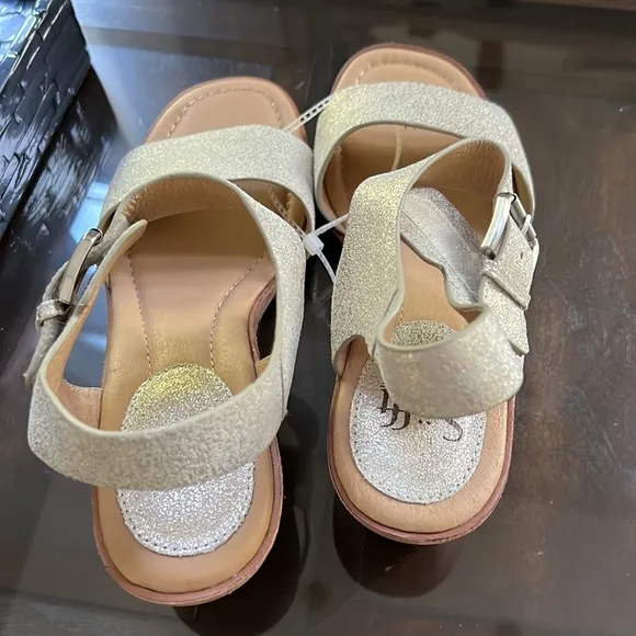 Sofft Vaya Leather Wedge Sandals.