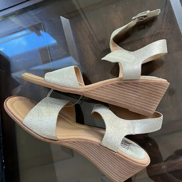 Sofft Vaya Leather Wedge Sandals.