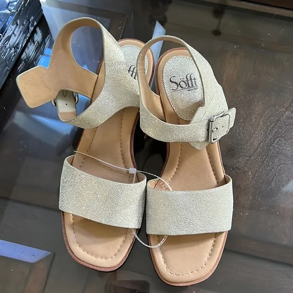 Sofft Vaya Leather Wedge Sandals.