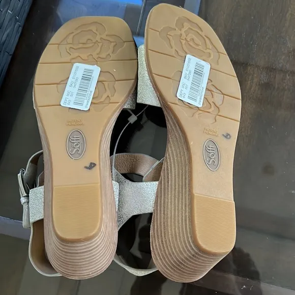 Sofft Vaya Leather Wedge Sandals.