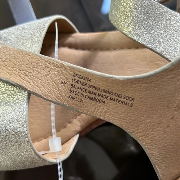 Sofft Vaya Leather Wedge Sandals.