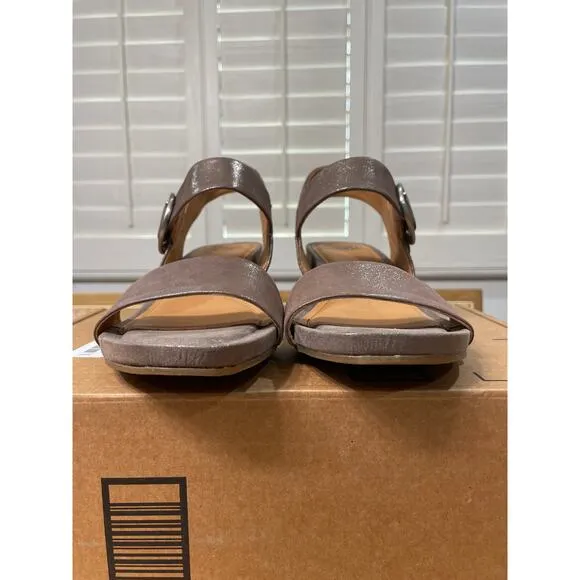 Sofft Vaya Metallic Taupe Sandals Luxe Leather Size 9.5 NWOB Cushioned Summer