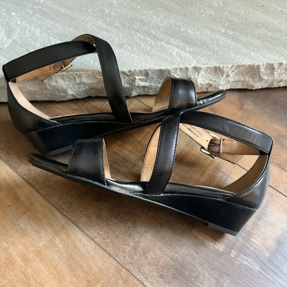 Sofft Women’s Size 6.5 WIDE Innis Black Strappy Leather Wedge Sandals NEW
