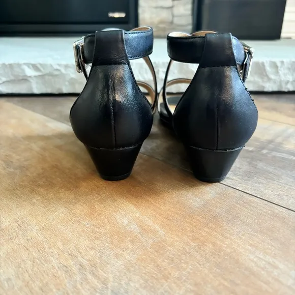 Sofft Women’s Size 6.5 WIDE Innis Black Strappy Leather Wedge Sandals NEW