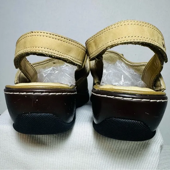 Softwalk Women's Tan Sandals New without box